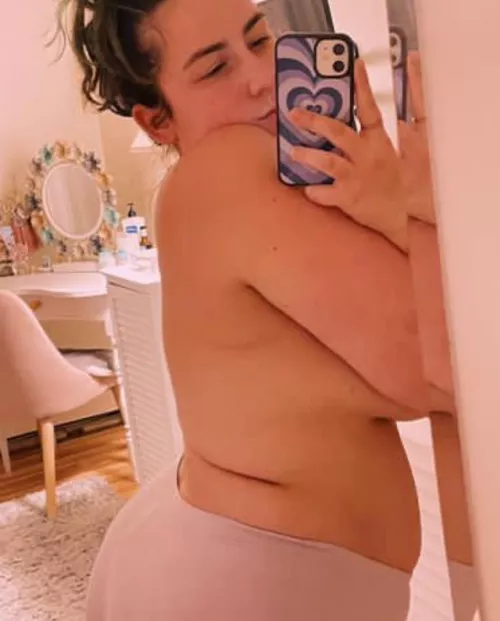 Fill this gut with junks 🍕🍗🍔 by Make_me_grow1