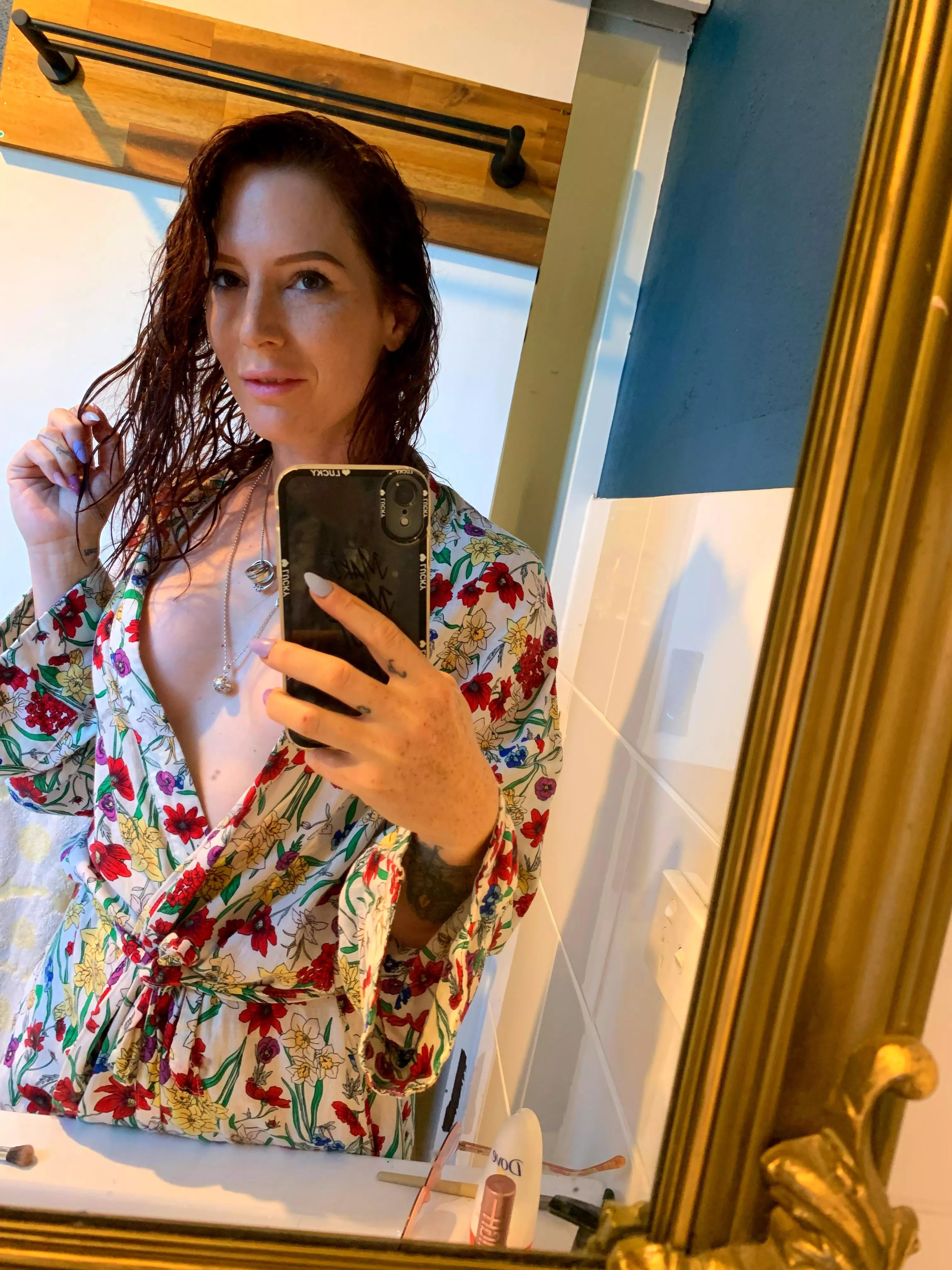 Good morning 💋[F] posted by housewifebirdie