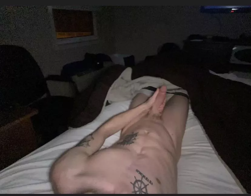 Hey bottoms add me posted by 123432145G