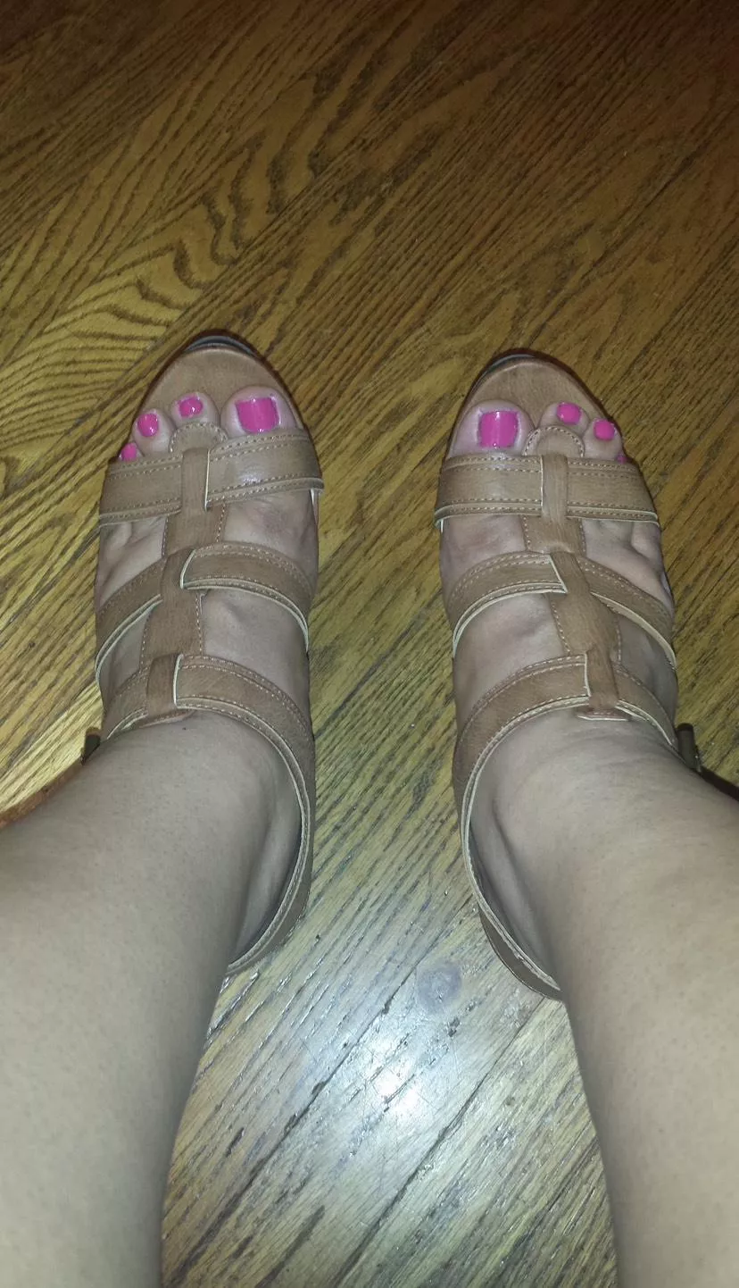 Hey love, mind taking my heels off for me? 💕 posted by lizinherprime