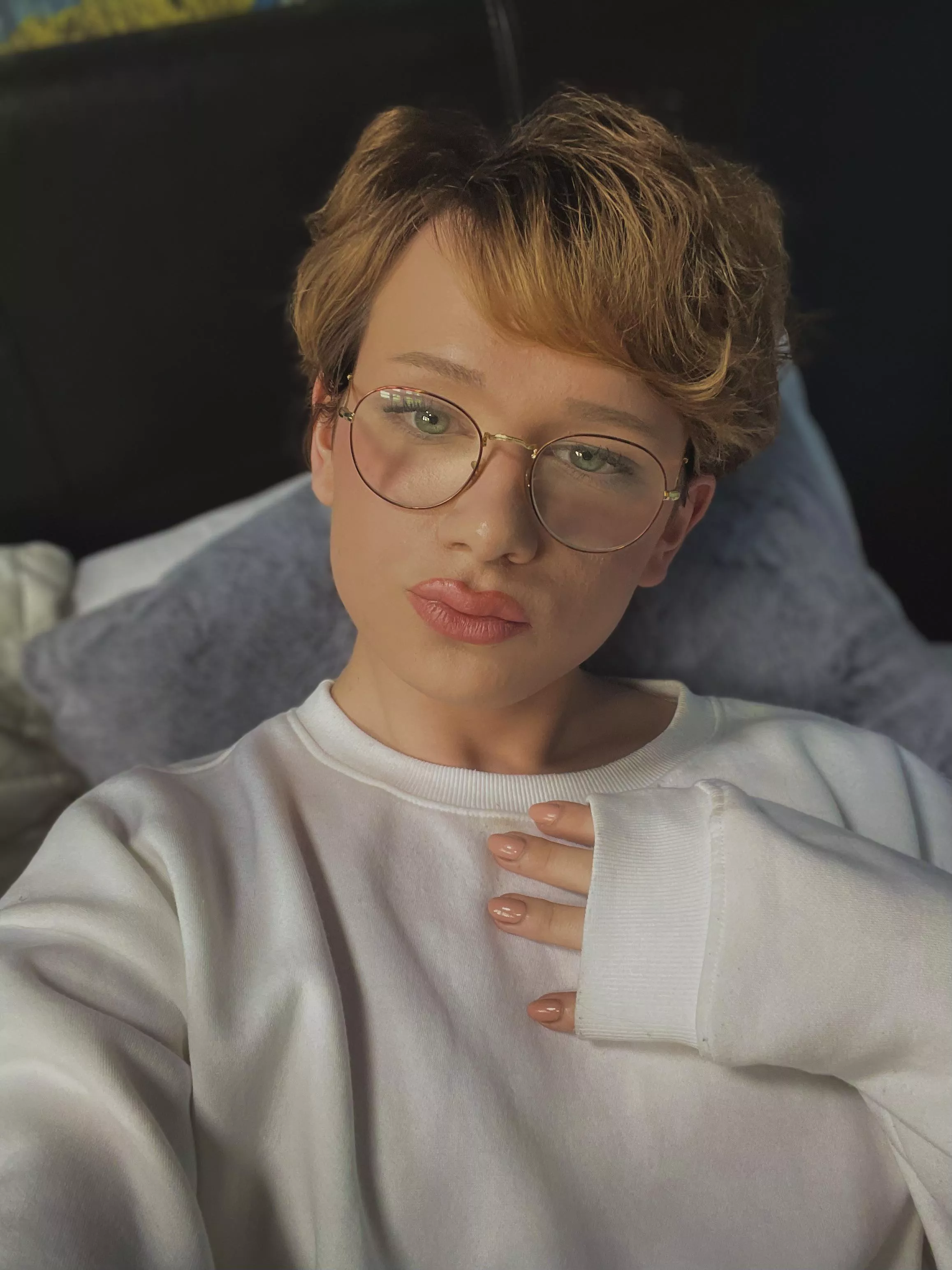 Hey you! …You like femboys, don’t you? posted by An_English_Femboy