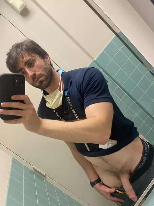 Hope I’m not actually needed on the floor right now by omphalopsychoi