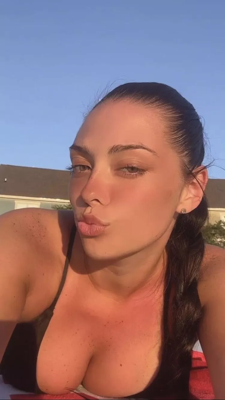 Hottie posted by Outrageous-Ad7592