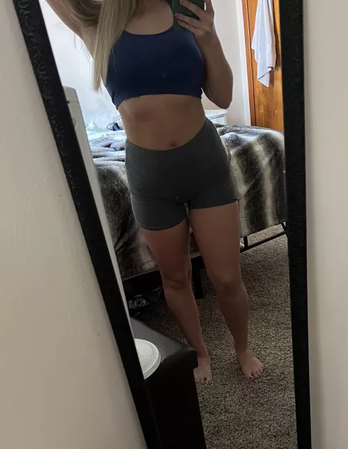 How’s the outfit? by Kxoxolol