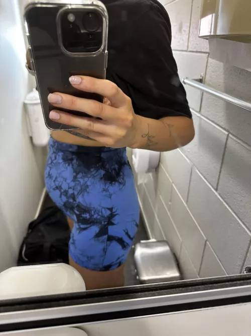 I ate so much tonight [f] by ellexoxo02