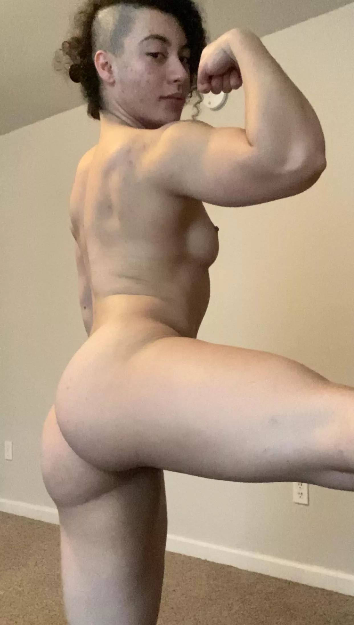 I heard you’re looking for a muscle mommy posted by anaglizzy