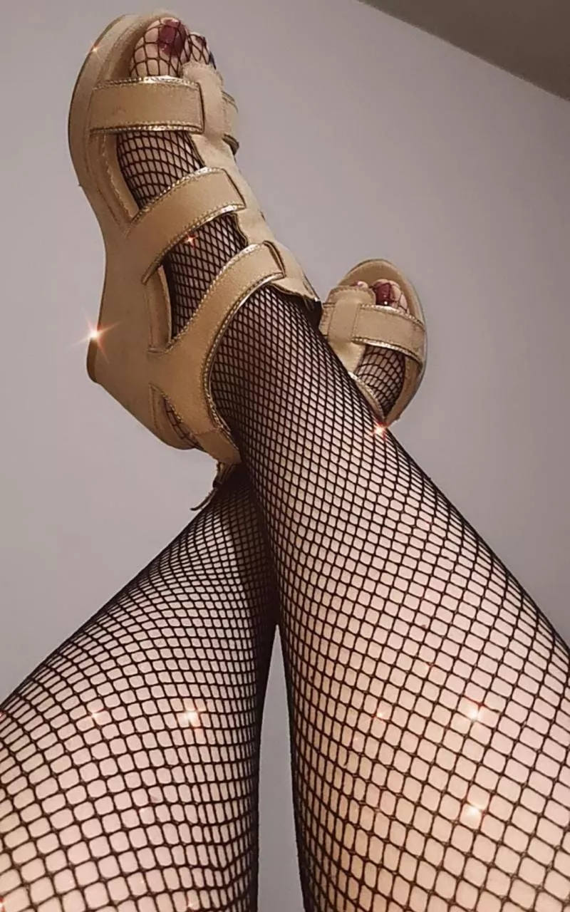 I like to wear pantyhose and heels🤭💖 posted by LeslyACF