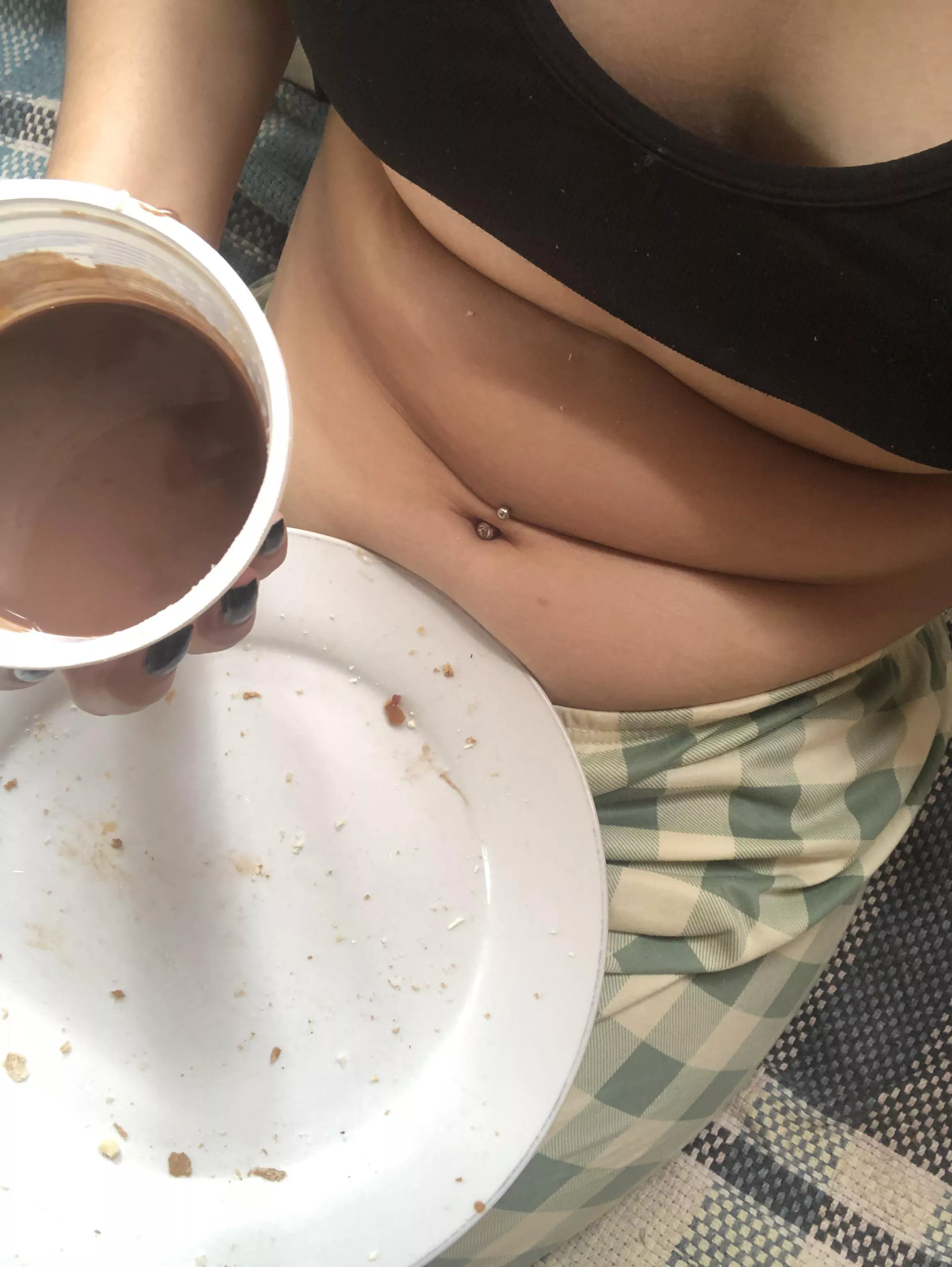 I was so focused on eating that I forgot to take the form from before. a delicious hot chocolate with breads and cheese🙈☺️ posted by kennethisa