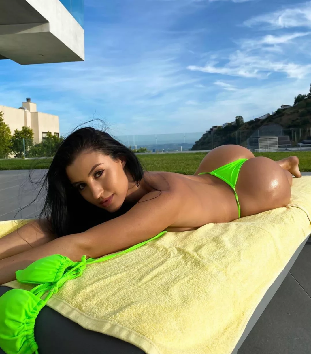 Lime green [x-post /r/tandabuns] posted by Responsible_One4797