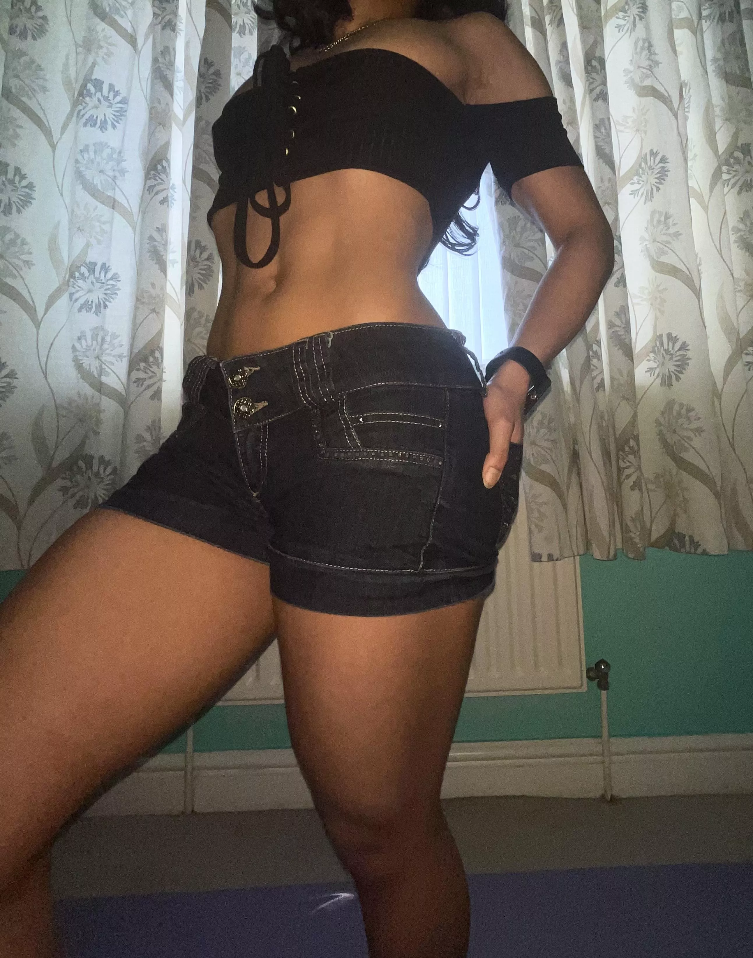 Nena buena o mala? posted by bbygirllxoxo