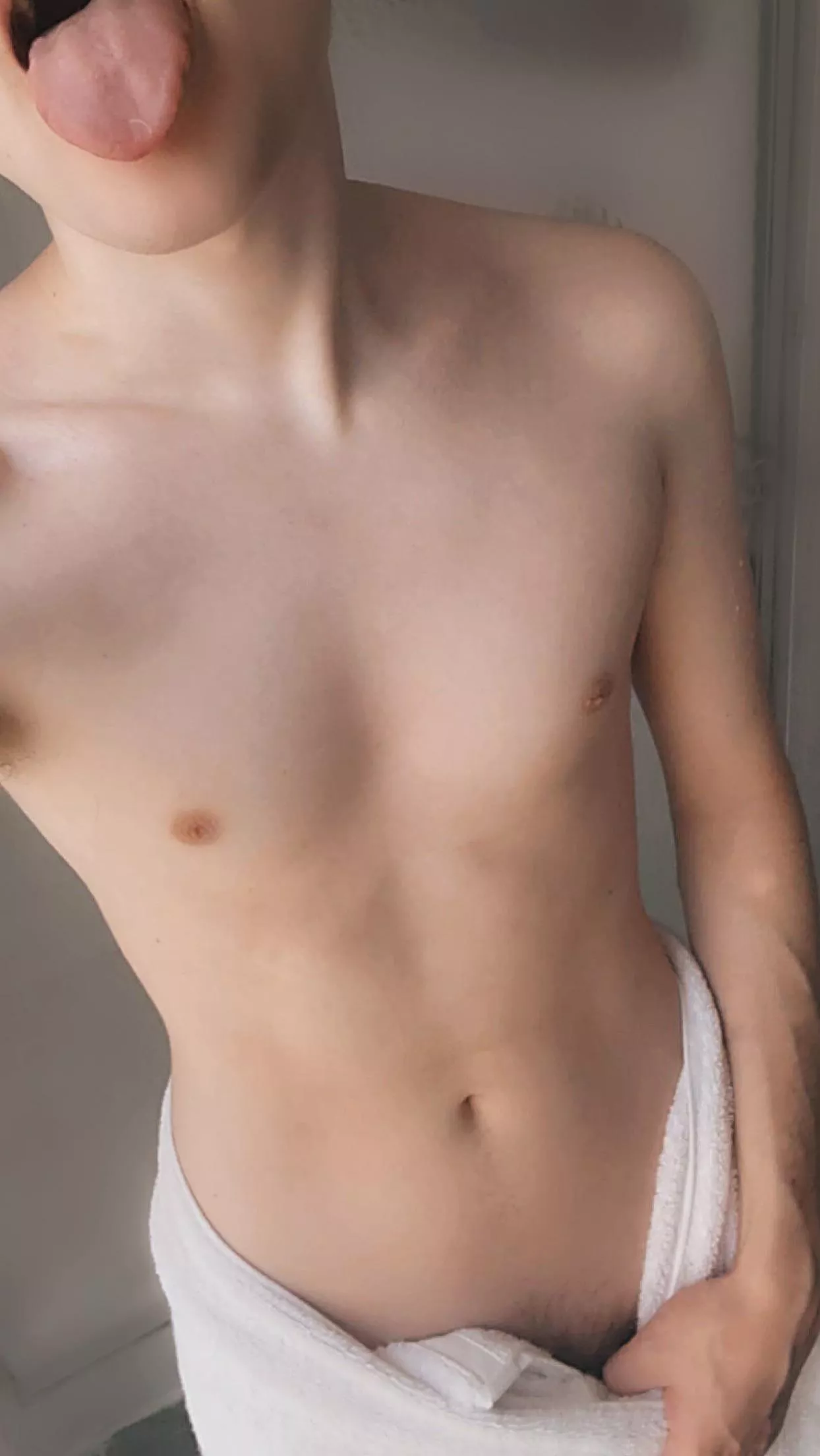 Open for a tease 😛 posted by heavenlytwink