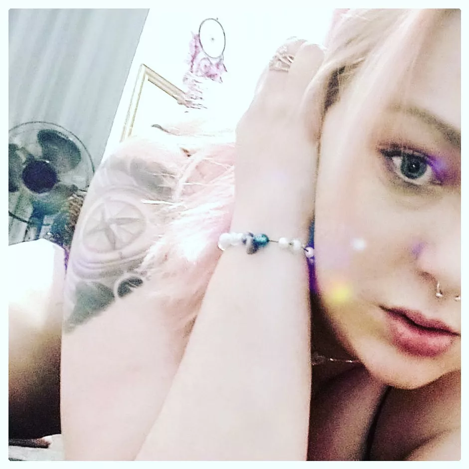 Please praise me in the comments 🥺 posted by RachelSquirts_1104