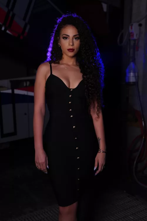 Samantha Irvin 🔥 by Alternative-Pair-898