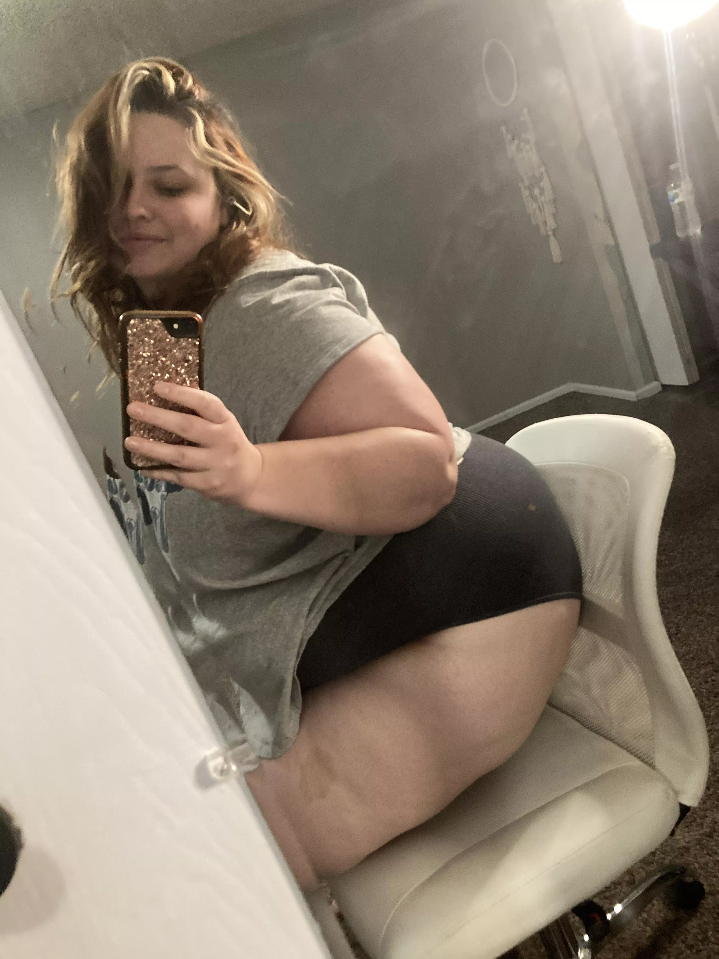 Tshirt and panties kinda day 🥰 posted by lolakaatt