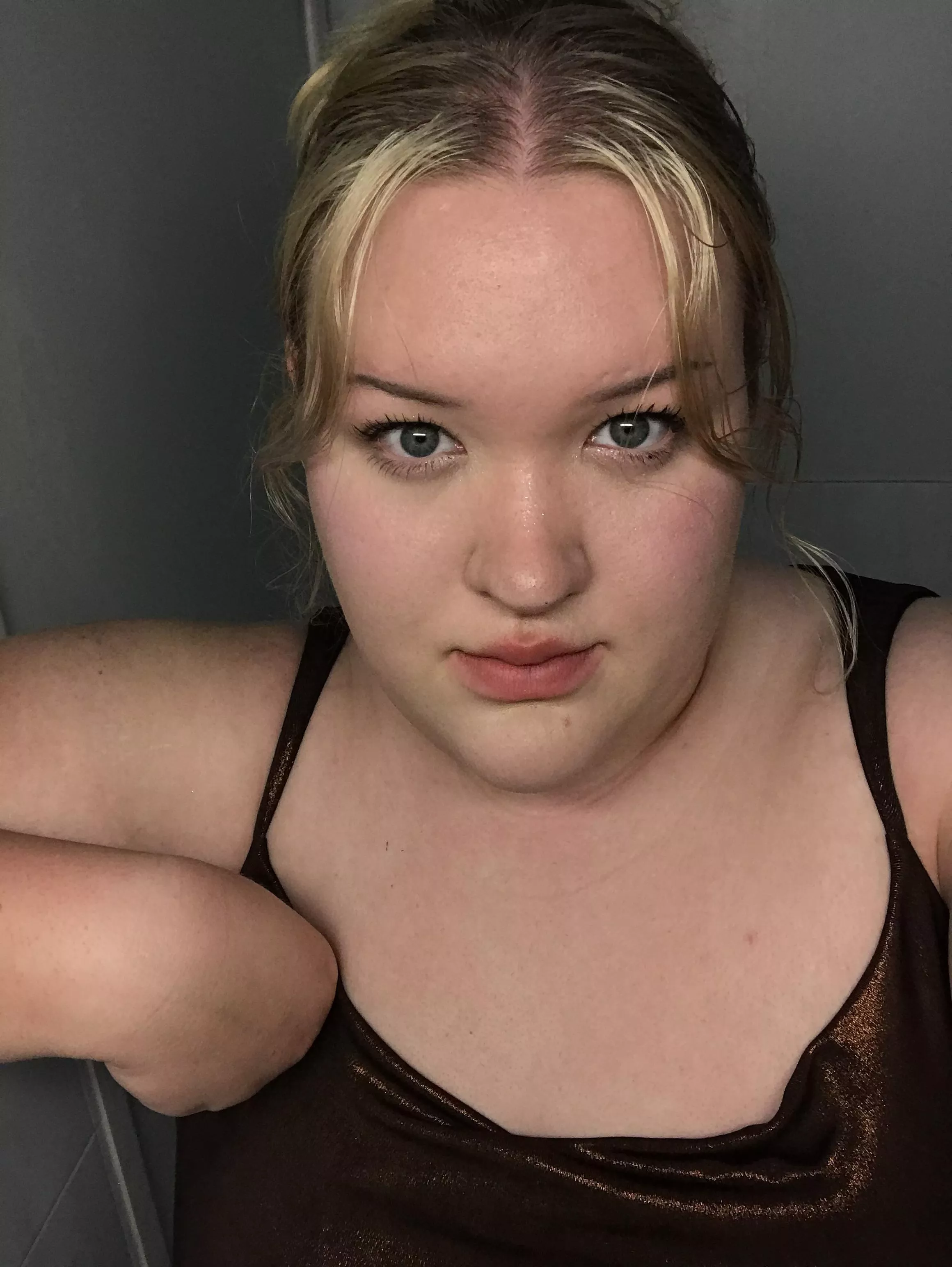 what do you think about blondes? 🥰 posted by ThePiggyGirls