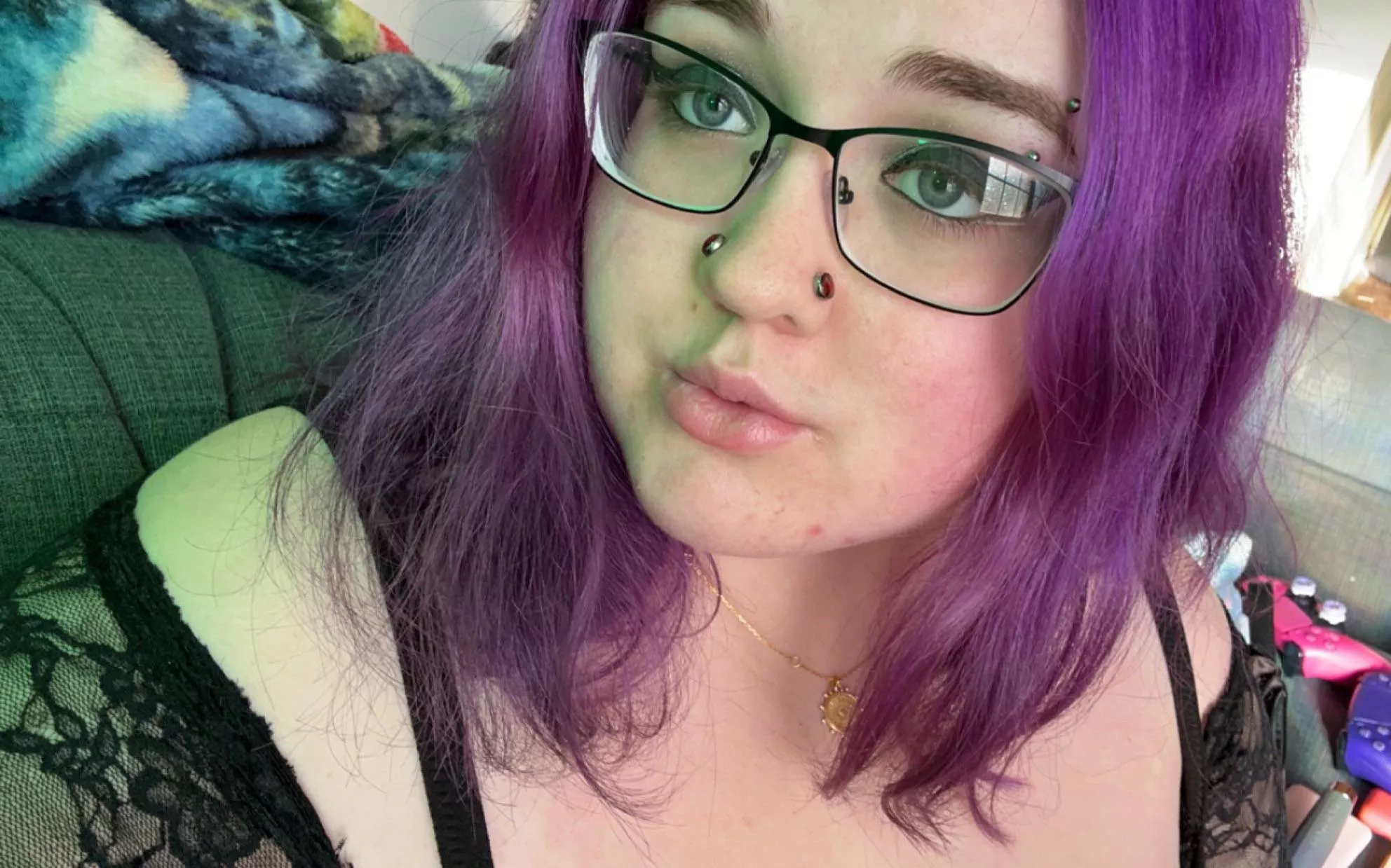 would you go on a date with a chubby goth girl? 🥰 posted by goddesskarma3