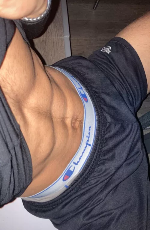 19 sub bottom looking for dom tops sc: zackharrin by juleslesoumis