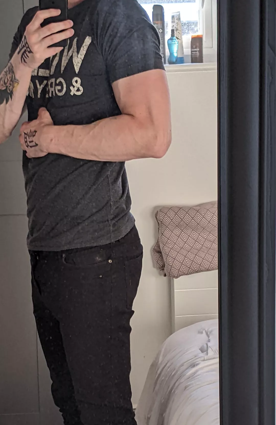 24 m, 6'4 hung handsome muscular addicted to smooth submissive bubblebutt boys, snap is ukdeviant11 posted by addictedtokink2022