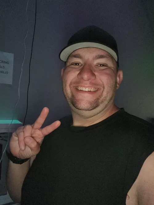 Any ladies on tonight? by Few-Band-1743