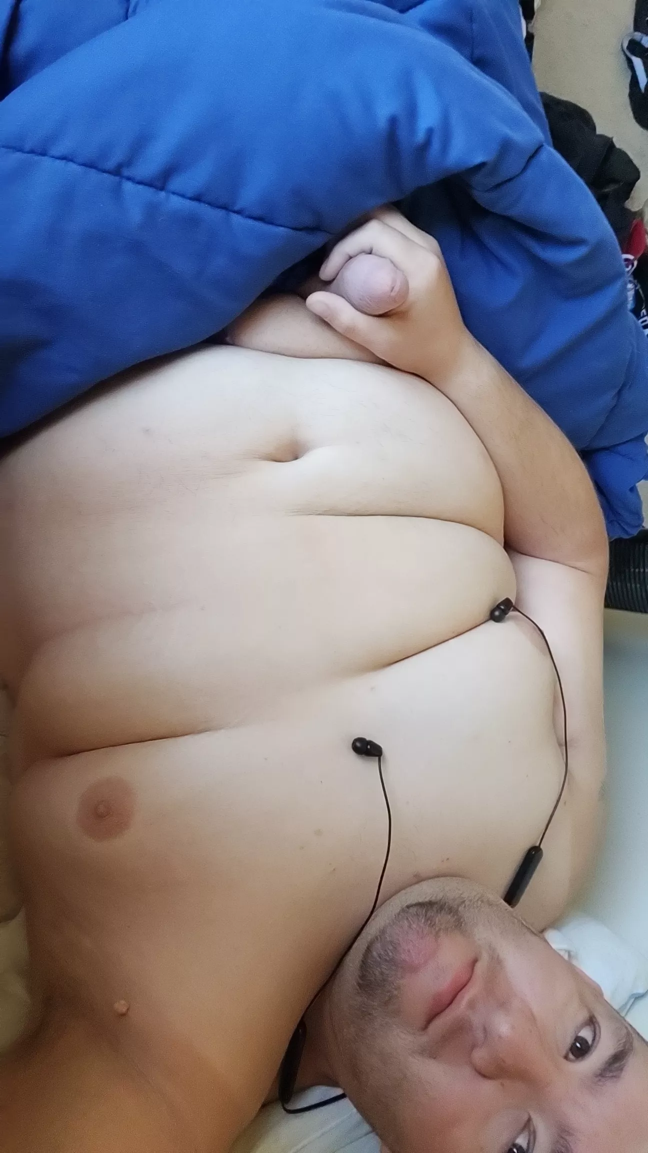 Any ladies want to chat? posted by Few-Band-1743