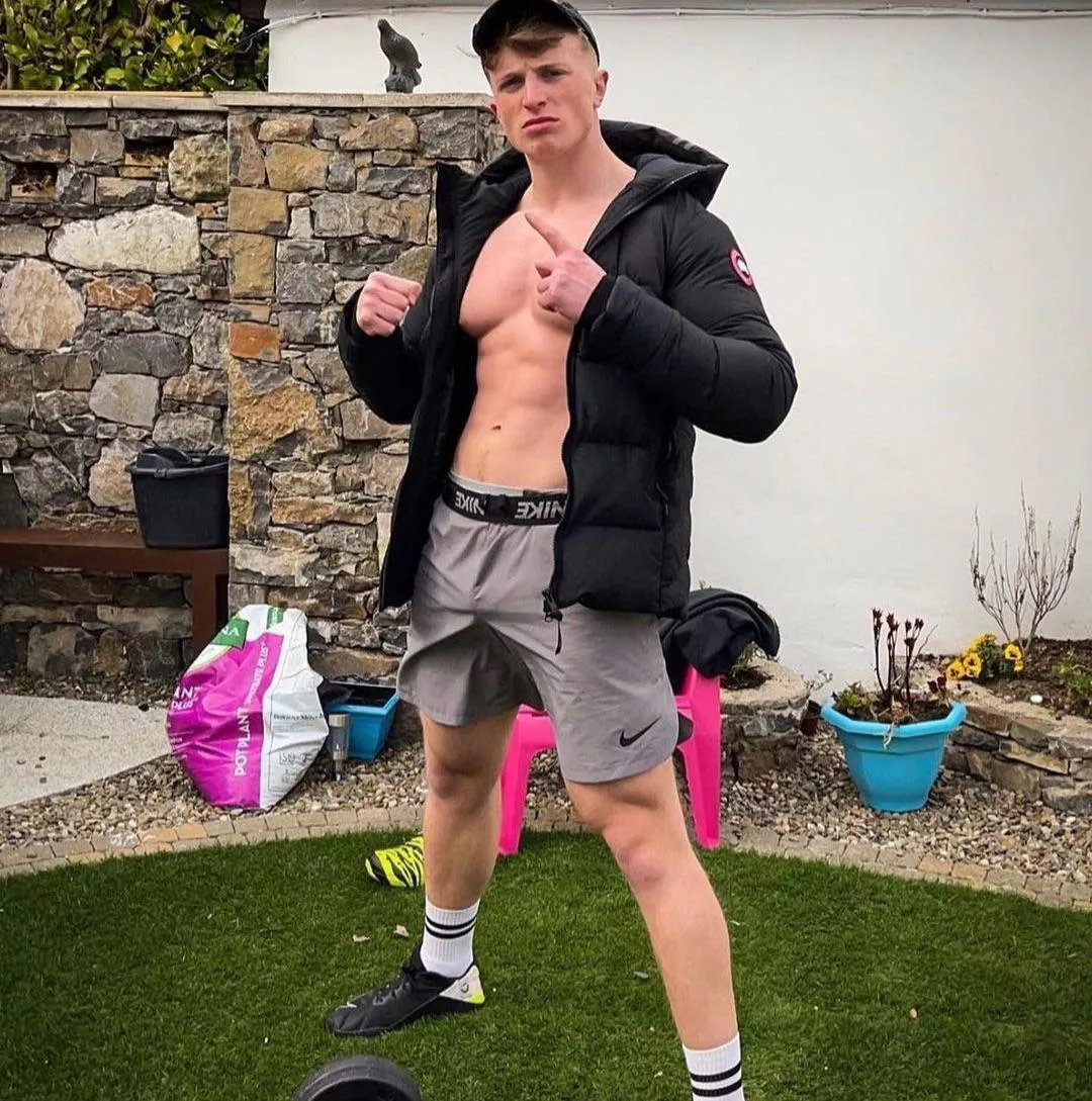 Back garden poser posted by thisukguy