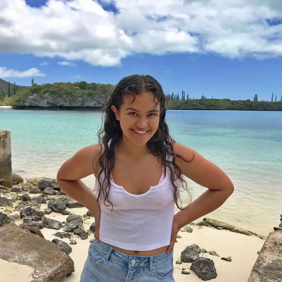 Beach babe posted by Background_Lunch_306