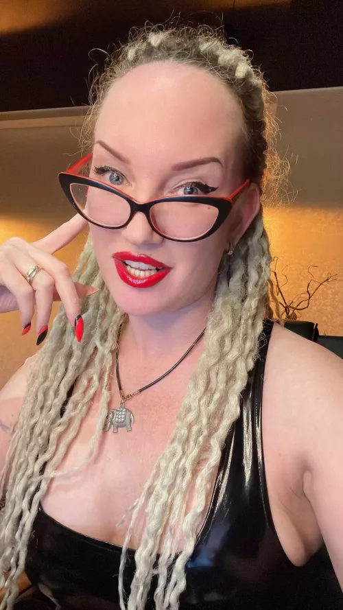 Black glasses and red lipstick - perfect for a hot weekend by BadAssBitchXX