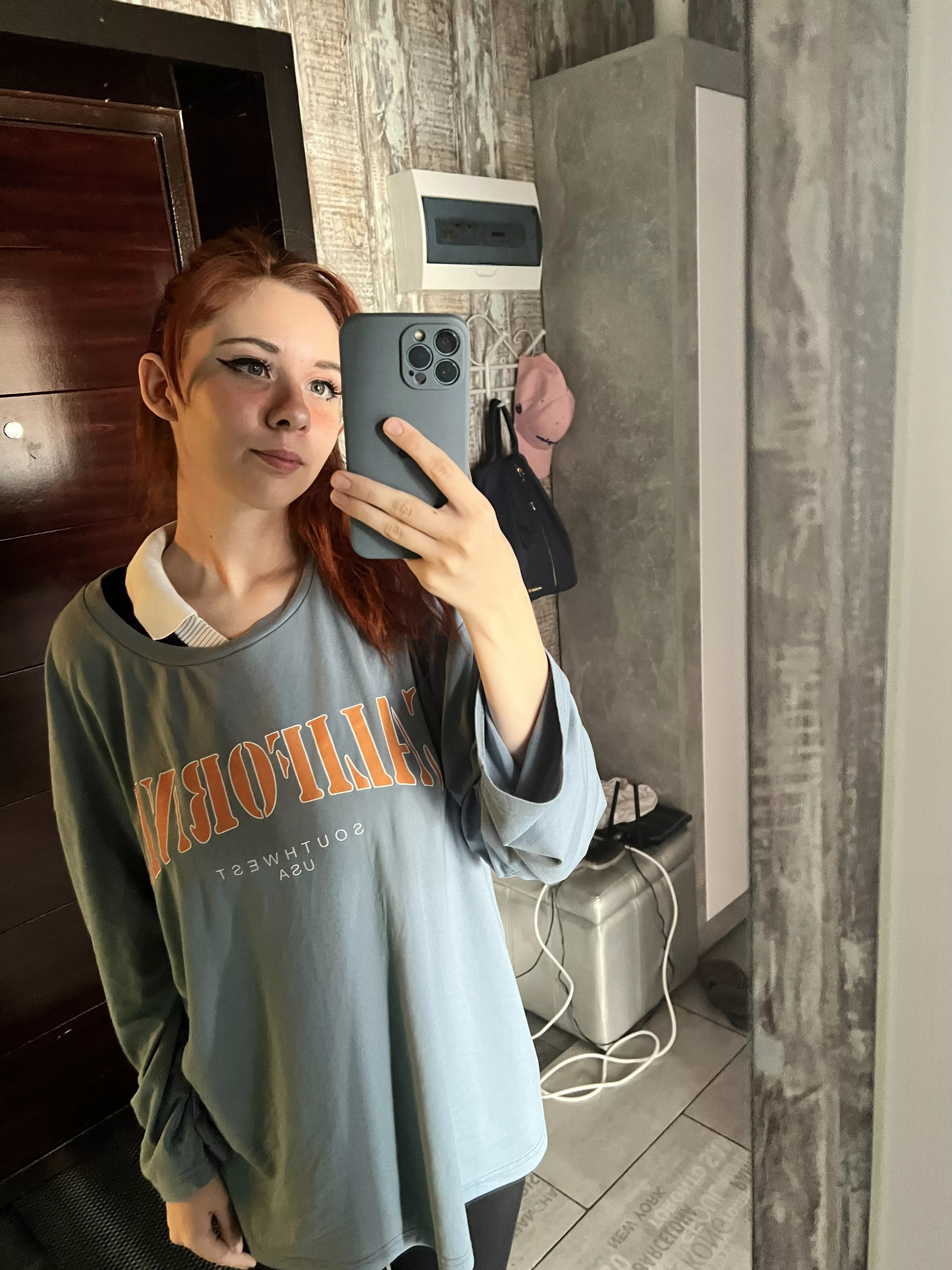 Daddy gave me an iPhone. posted by Dasharkiss_real