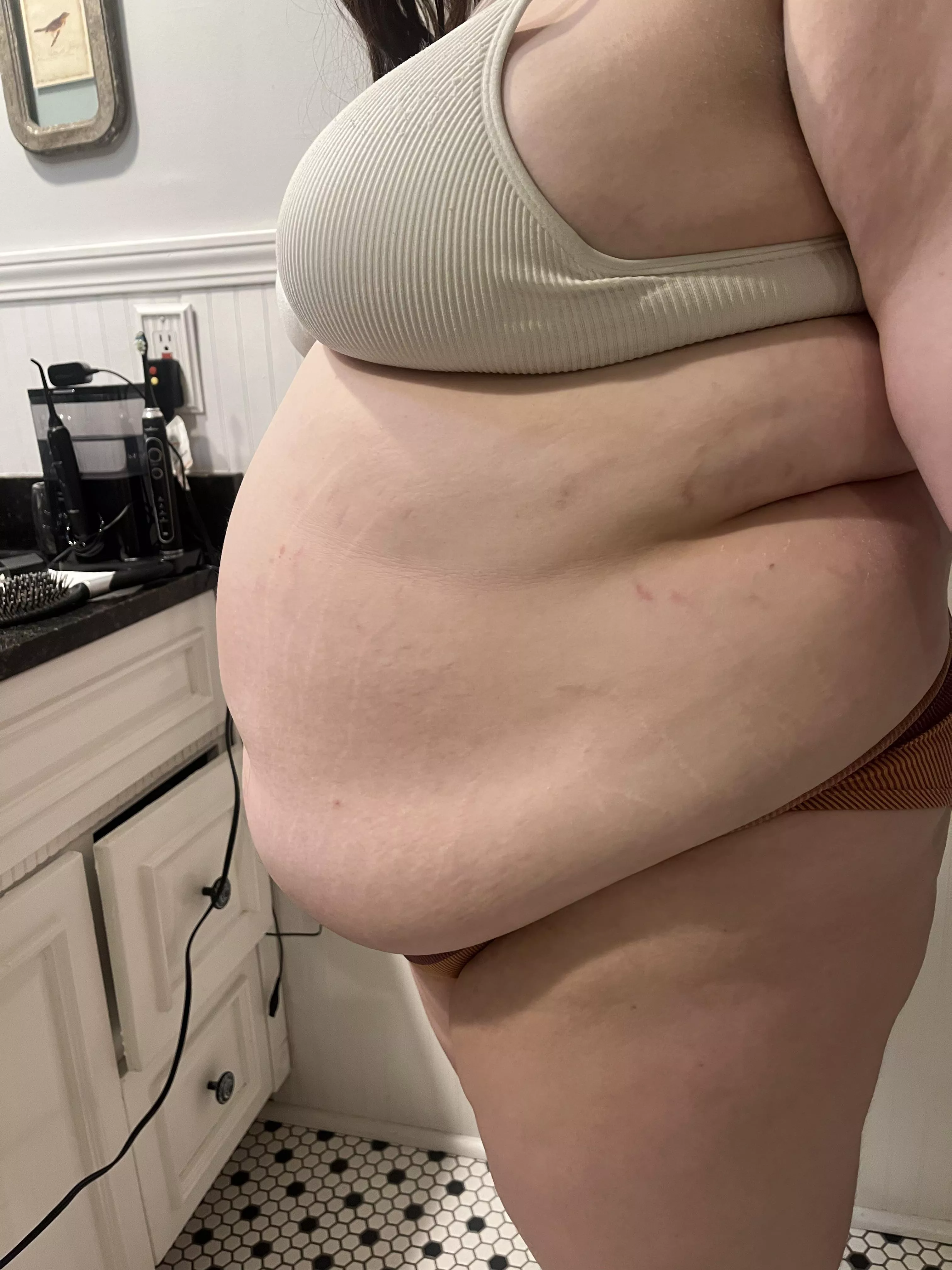 feeling huge lately posted by loolo5