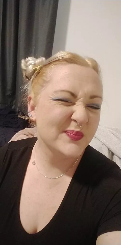 Hello everyone! by RachelSquirts_1104