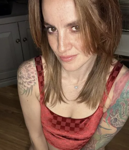 I know you can't resist by Tay-Rae773