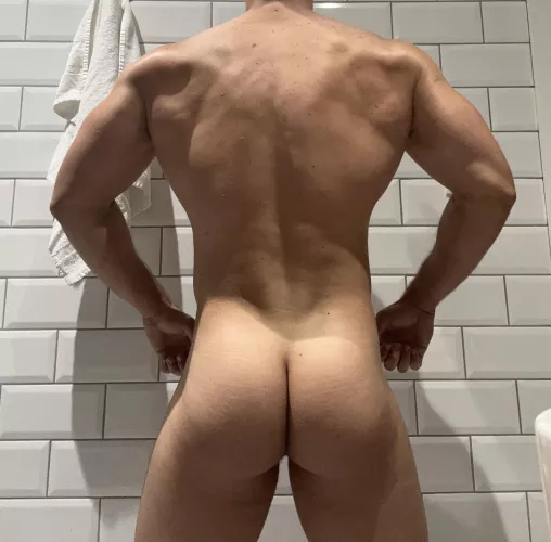 I rub you and you rub me ? by Cuban_Gentleman