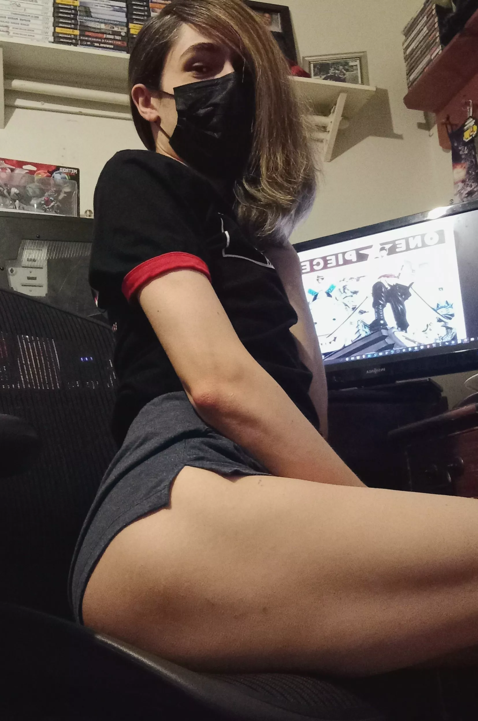 I'm just chillin' at my puter (¯▿¯) posted by luccakitten