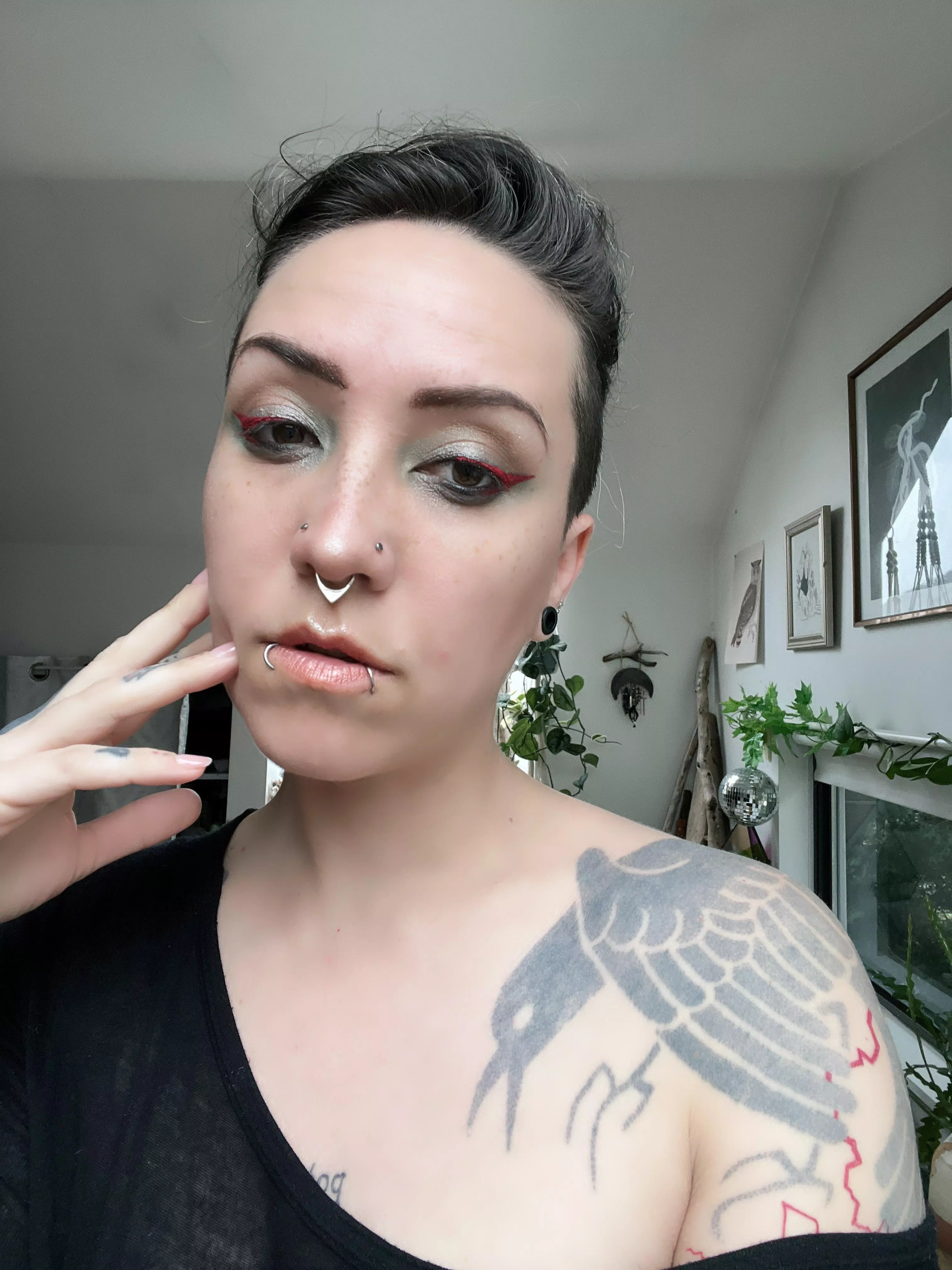 just trying on some green makeup [NB] posted by UrsinaeVespera