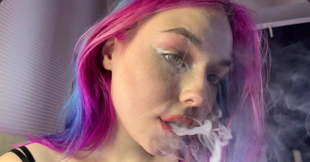 Kiss me after smoking 💋 posted by lillyblack420