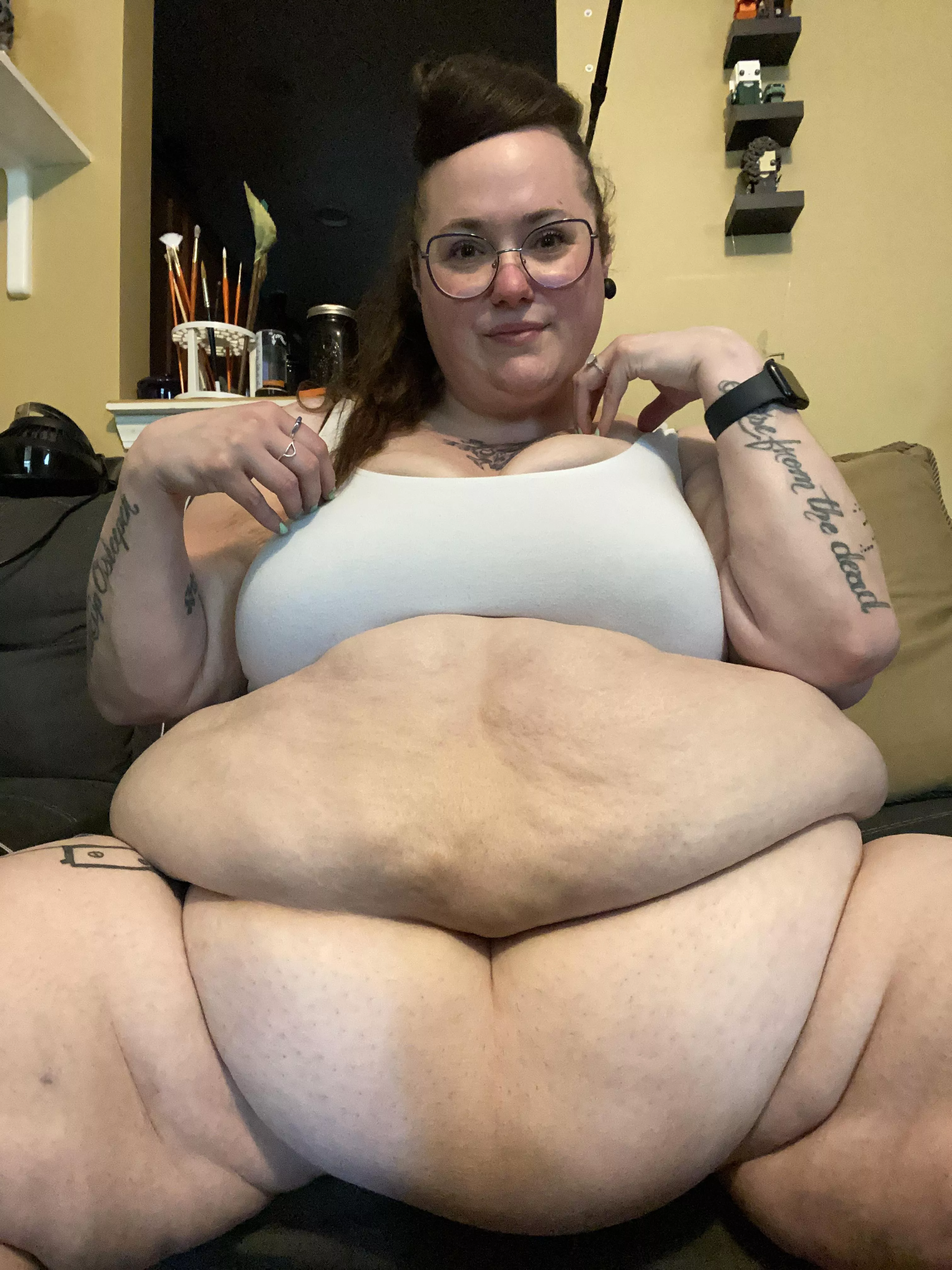 My belly looks like two luscious lips, so soft and voluptuous posted by Littlemissrosiecheek