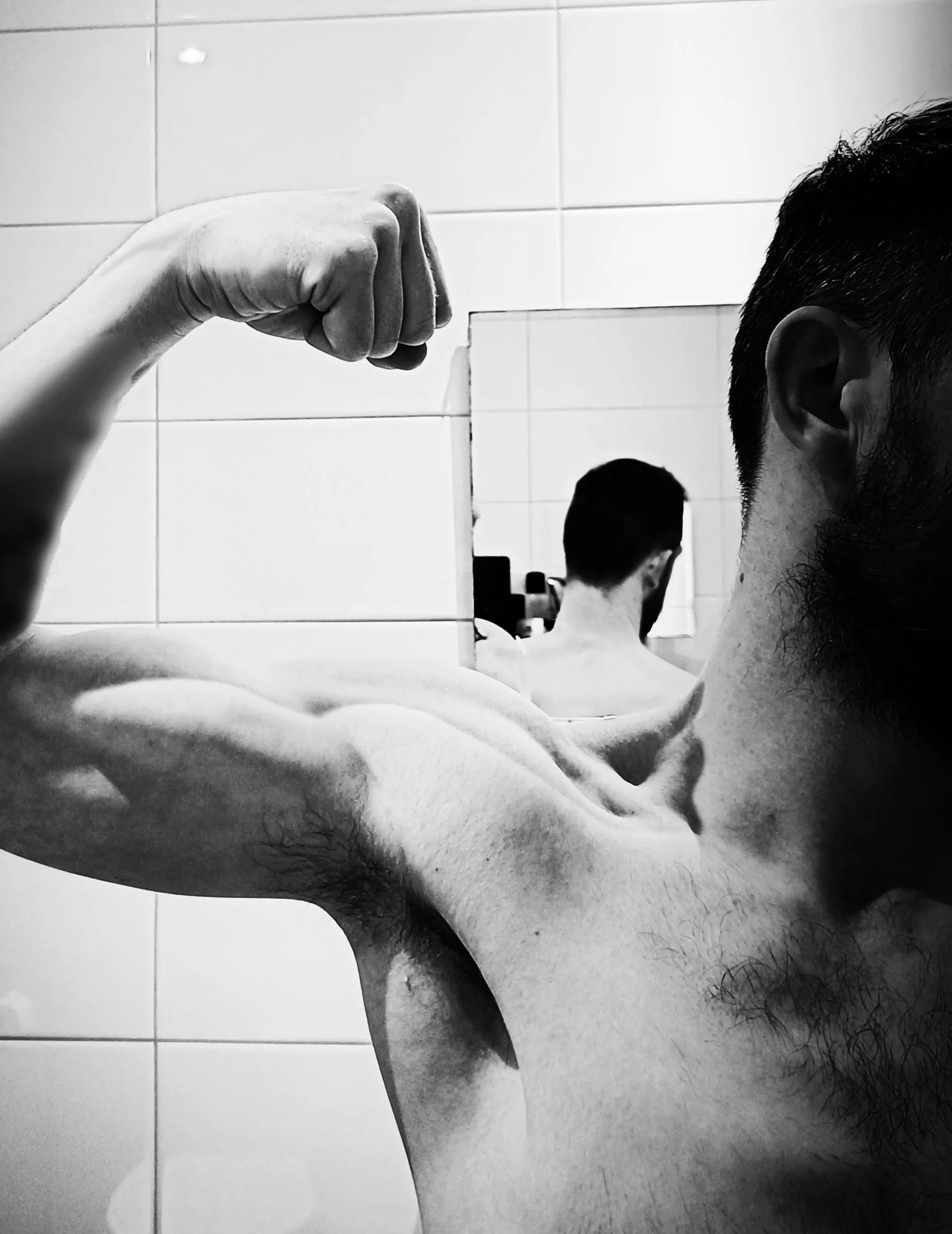 Take a long, slow sniff...🤤 posted by bear-n-fox