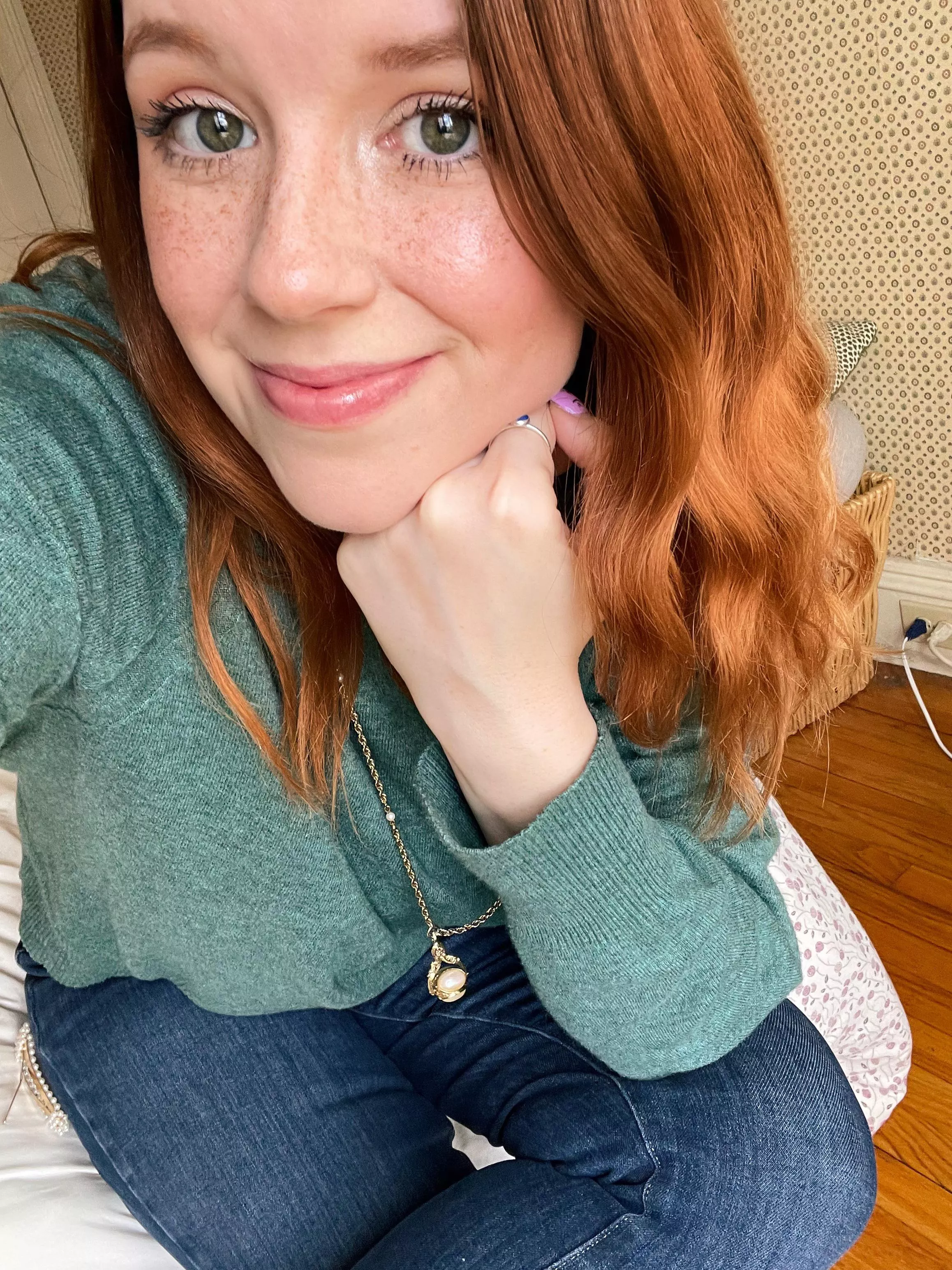 Wondering if I can hypnotize you with just my eyes… [F] posted by snildeep