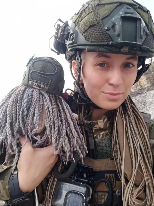 Yara Chornohuz - Ukrainian combat medic, in the 140th Marine Battalion of the Ukrainian Naval Infantry. She’s been in combat operations since the Donbas War in 2020, and since last year she’s been on the frontlines in the Donetsk oblast: at Popasna,  by genehil
