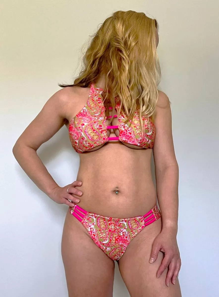 36[F] happy Monday! New bikini :) posted by newtothegame1987