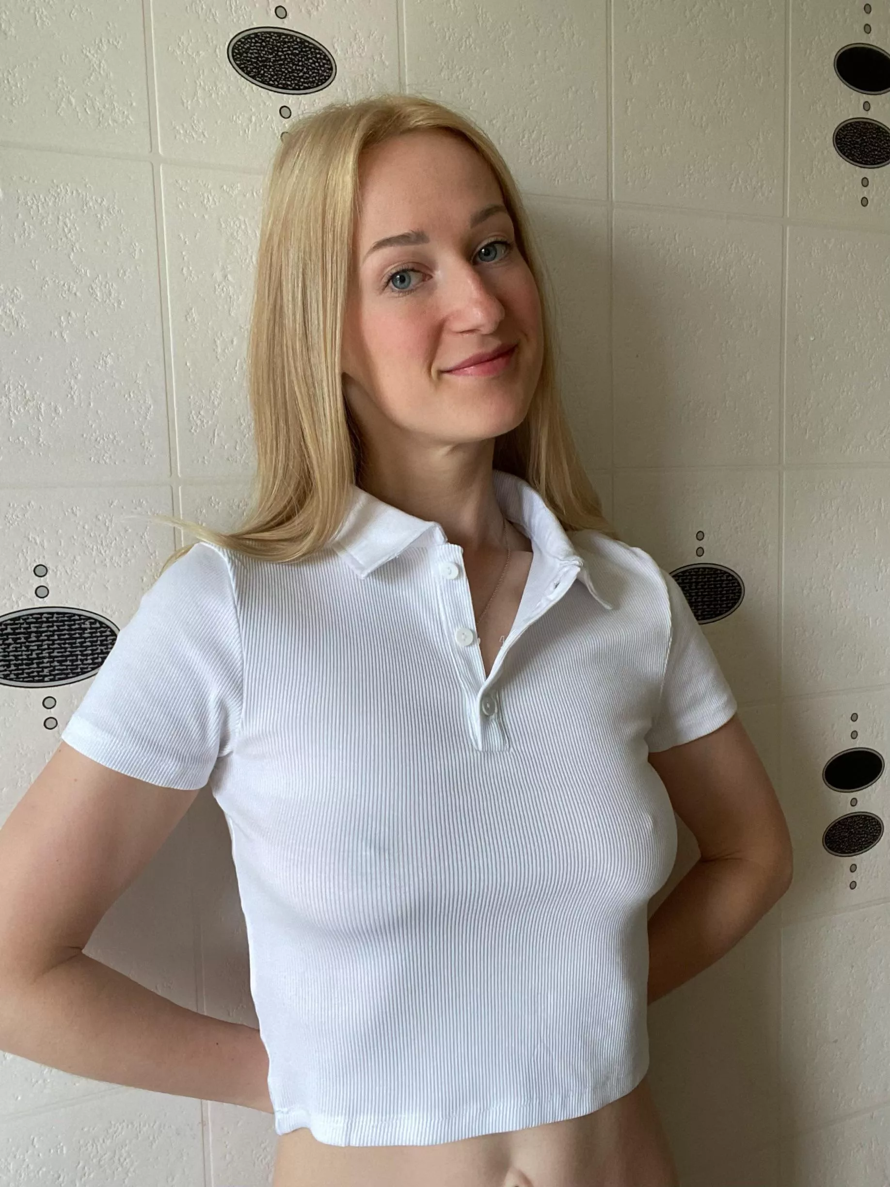 Anyone attracted to blue-eyes blondes here? posted by TheEmilyXrose