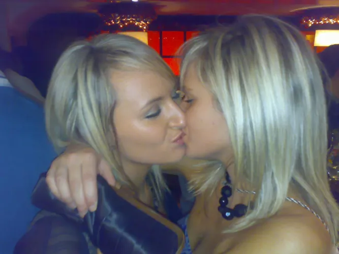 Blondes have more fun by SpongebobMugabe22