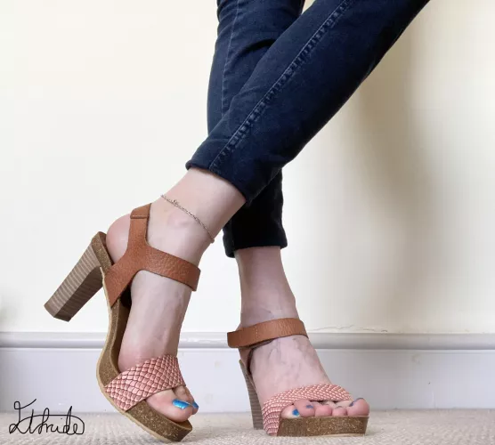 Blue jeans and high heels, the perfect combo 💙 by Elfrida77