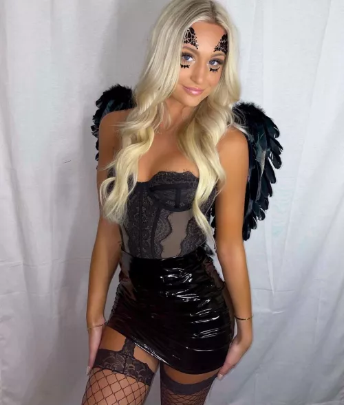 Cute blonde by Wallydinger123