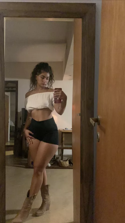 Do you like my body figure? by latinaprincess112