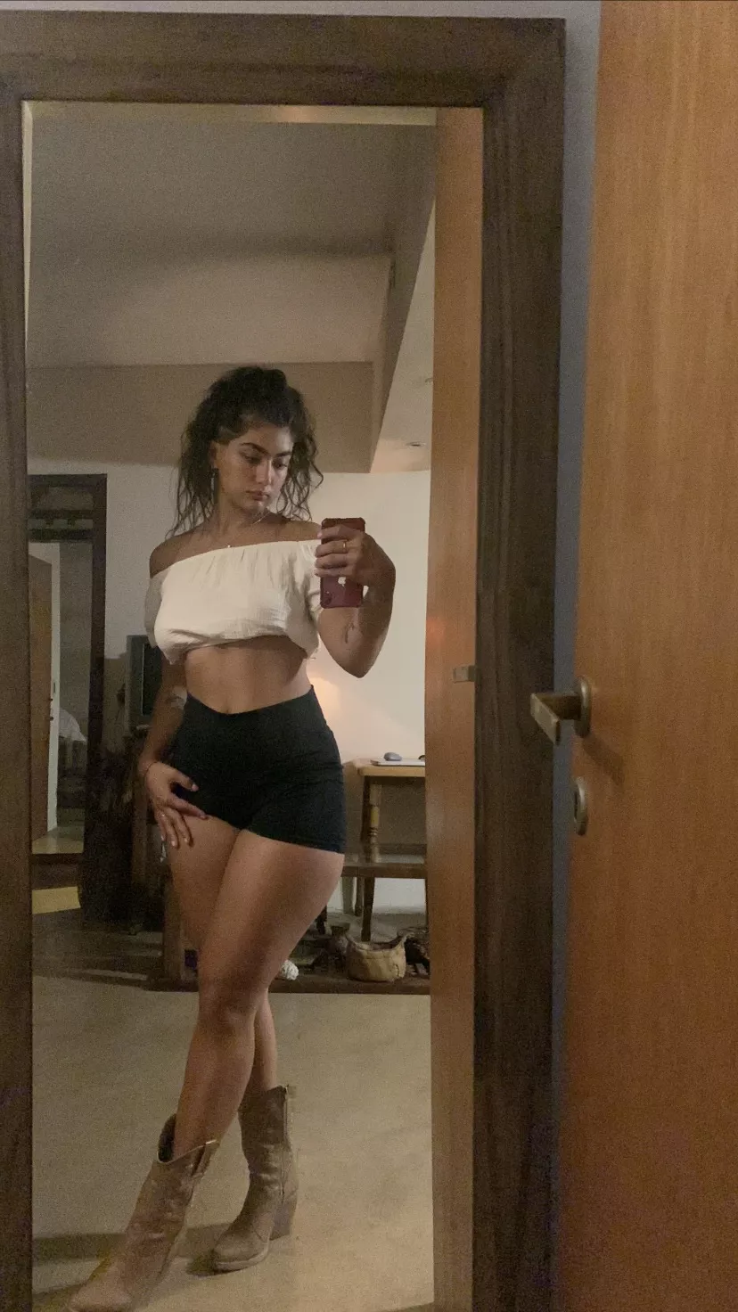 Do you like my body figure? posted by latinaprincess112