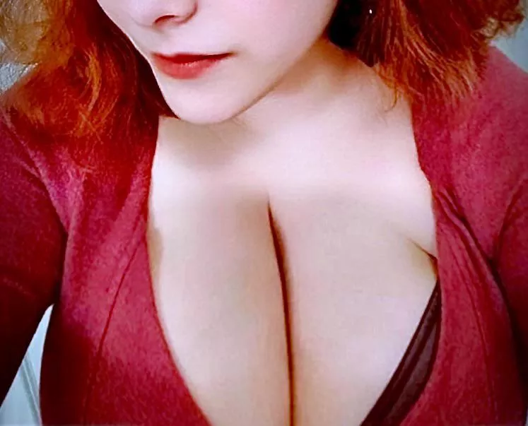 Good morning. Here is my cleavage to make your Monday morning a little better. posted by Usernamessuck765