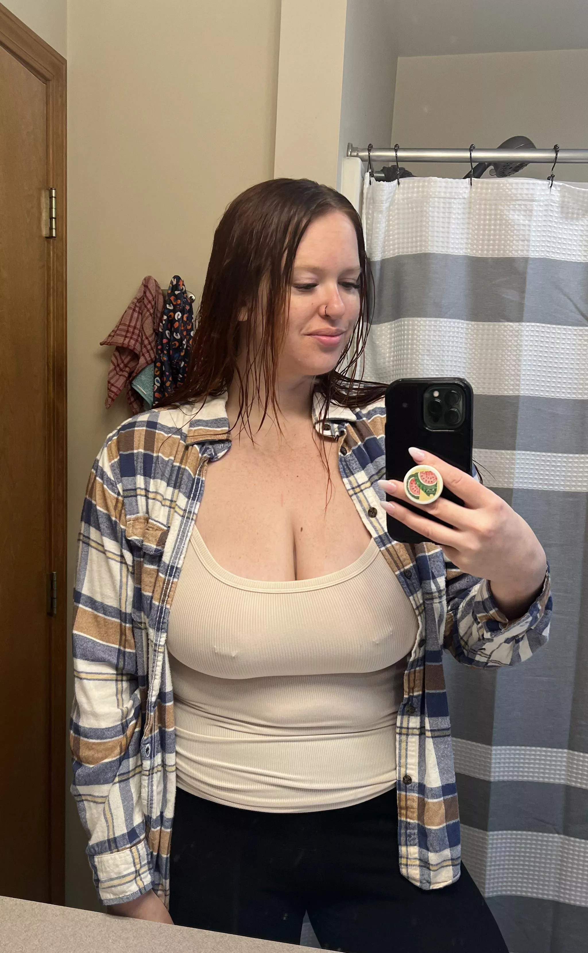 Grocery shopping in the Midwest calls for a flannel 😋 posted by bizzyboobs