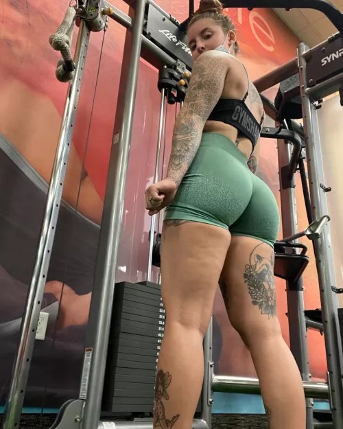 Gym booty by Wallydinger123