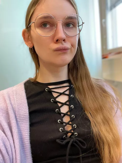 Hello 😀 by plaingdnd